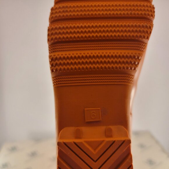 Moneysworth and Best Flat Orange Rubber Boots Size 6 - Picture 2 of 3